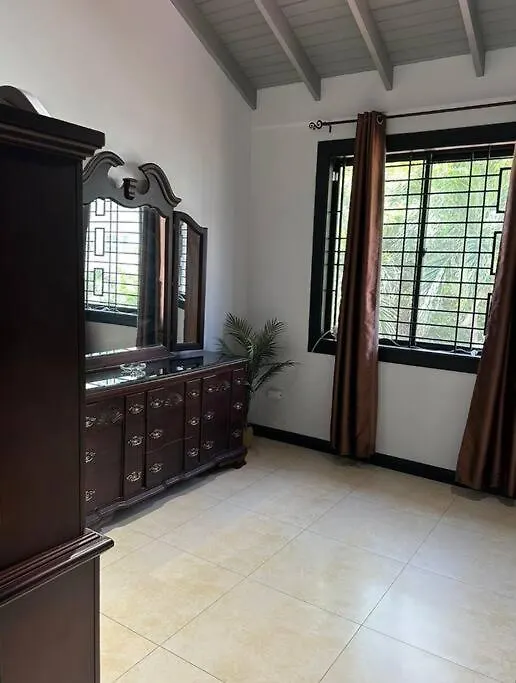 The Jewel Apartment Kingston 0*,